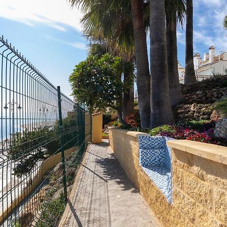 Piso Bonito En La Primera Linea De La Playa Con Vistas Al Mar En Benalmadena Exterior photo