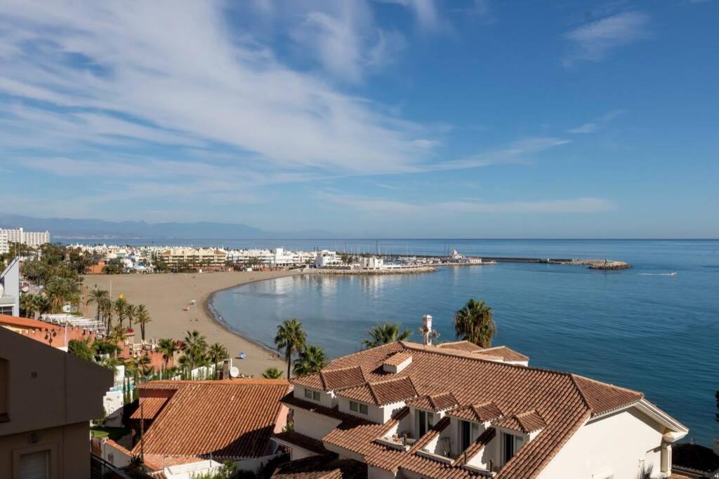 Piso Bonito En La Primera Linea De La Playa Con Vistas Al Mar En Benalmadena Exterior photo