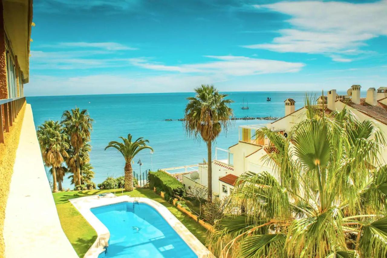 Piso Bonito En La Primera Linea De La Playa Con Vistas Al Mar En Benalmadena Exterior photo